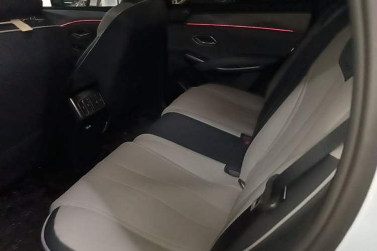 Used BYD Song L DM-i 2026 Model 130KM Superior Version Left Rear Seat