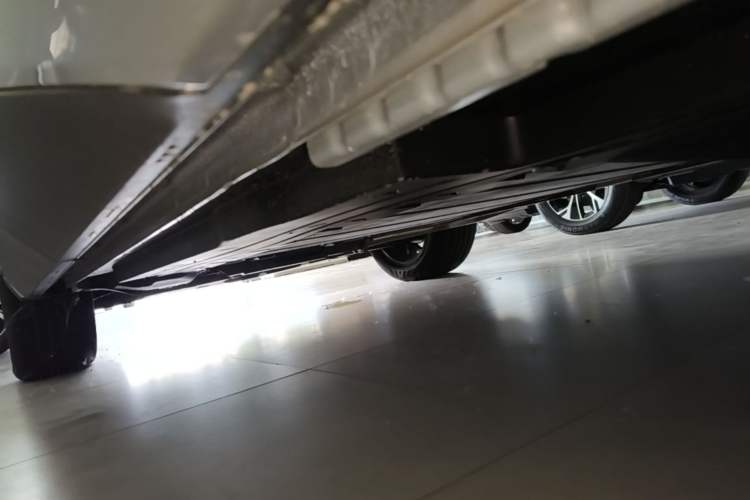 Used BYD Song L DM-i 2026 Model 130KM Superior Version Left Side Sill