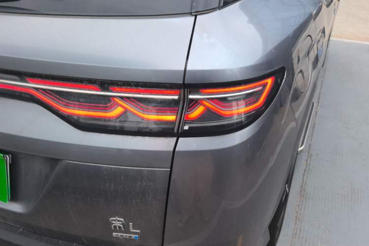 Used BYD Song L DM-i 2026 Model 200KM Superior Version Right Rear Taillight