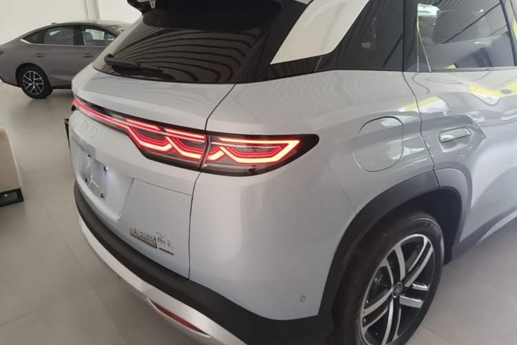 Used BYD Song L DM-i 2026 Model 130KM Superior Version Right Rear Taillight