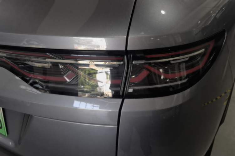 Used BYD Song L DM-i 2026 Model 200KM Superior Version Right Rear Taillight