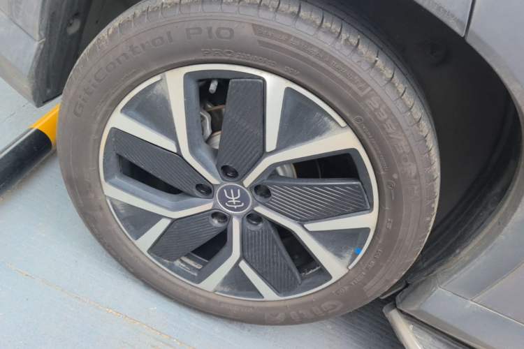 Used BYD Song L DM-i 2026 Model 200KM Superior Version Right Rear Wheel Hub