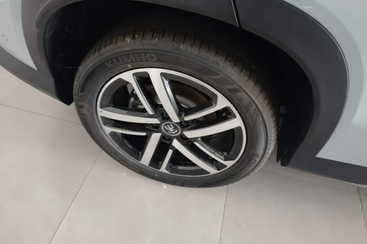 Used BYD Song L DM-i 2026 Model 130KM Superior Version Right Rear Wheel Hub