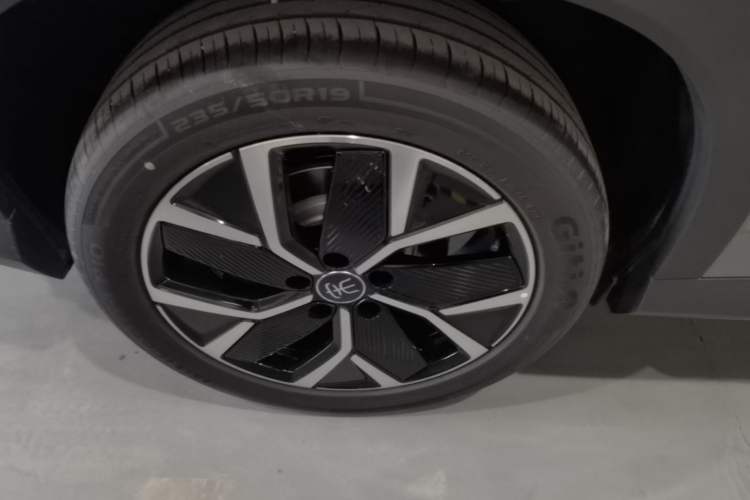 Used BYD Song L DM-i 2026 Model 200KM Superior Version Right Rear Wheel Hub