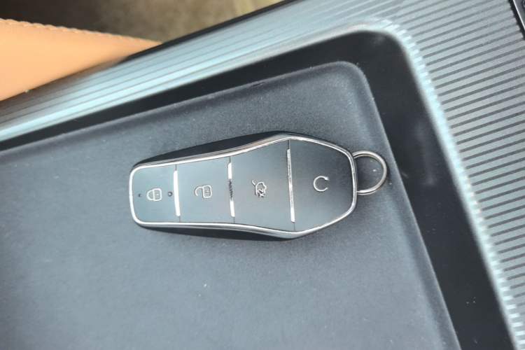 Used BYD Song L DM-i 2026 Model 200KM Superior Version Vehicle Key