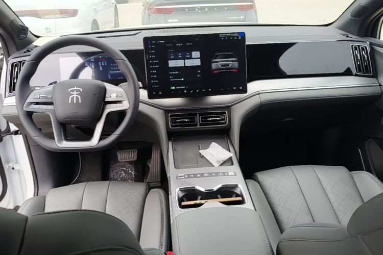 Used BYD Song L DM-i 2026 Model 130KM Superior Version Center Console
