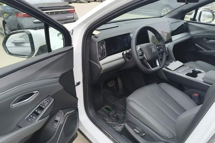Used BYD Song L DM-i 2026 Model 130KM Superior Version Driver Seat