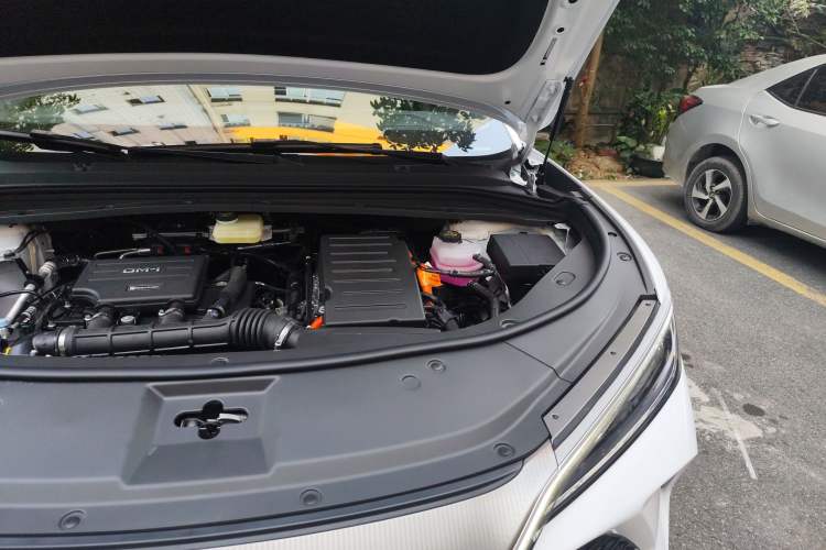 Used BYD Song L DM-i 2026 Model 200KM Superior Version Engine Bay Left