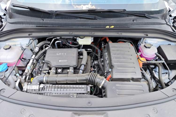 Used BYD Song L DM-i 2026 Model 200KM Superior Version Engine Bay