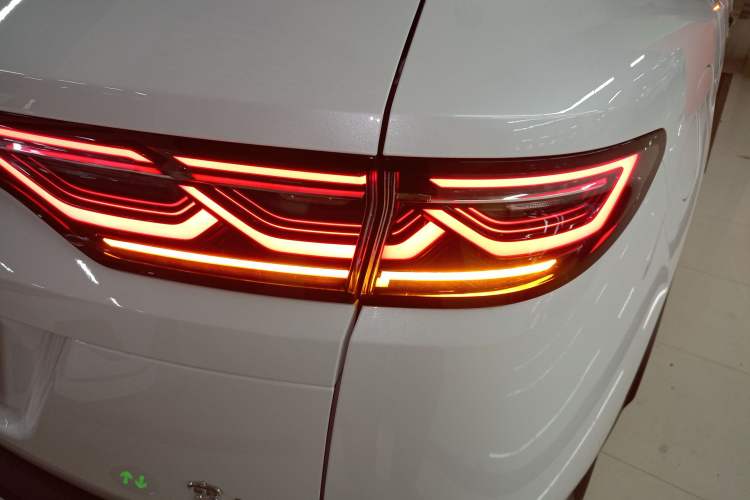 Used BYD Song L DM-i 2026 Model 200KM Superior Version Exterior 6