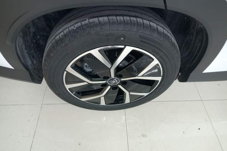 Used BYD Song L DM-i 2026 Model 200KM Superior Version Exterior 8