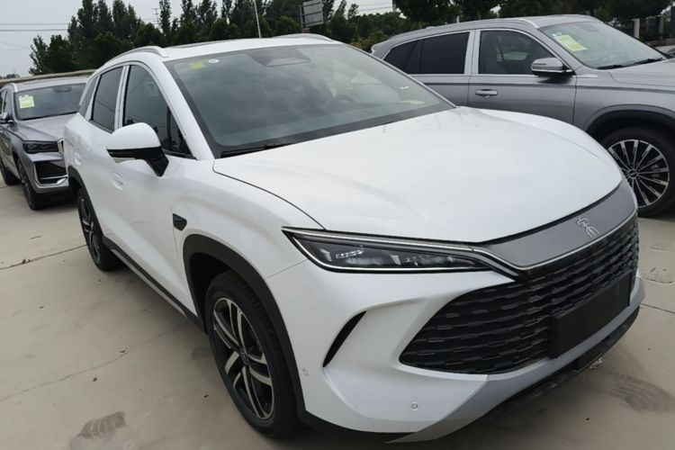 Used BYD Song L DM-i 2026 Model 130KM Superior Version Front Right 45 Deg