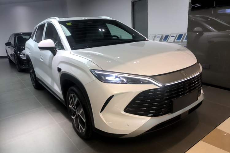 Used BYD Song L DM-i 2026 Model 200KM Superior Version Front Right 45 Deg