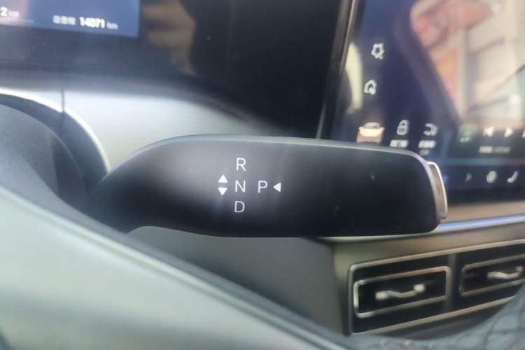 Used BYD Song L DM-i 2026 Model 200KM Superior Version Gear Lever