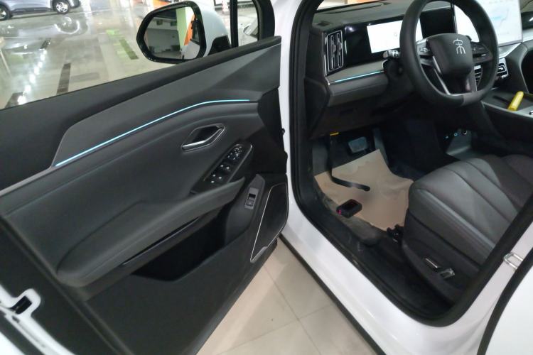 Used BYD Song L DM-i 2026 Model 200KM Superior Version Interior 3