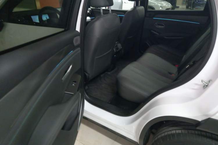 Used BYD Song L DM-i 2026 Model 200KM Superior Version Interior 4