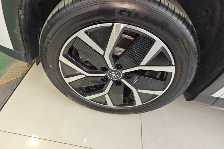 Used BYD Song L DM-i 2026 Model 200KM Superior Version Left Front Wheel Hub