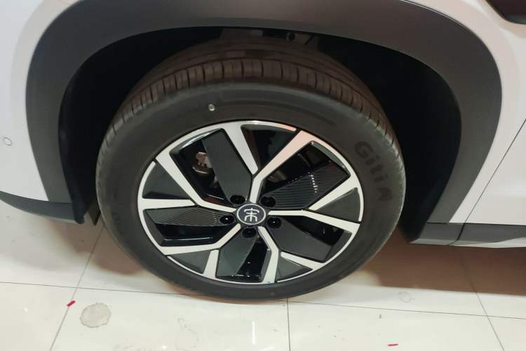 Used BYD Song L DM-i 2026 Model 200KM Superior Version Left Front Wheel Hub