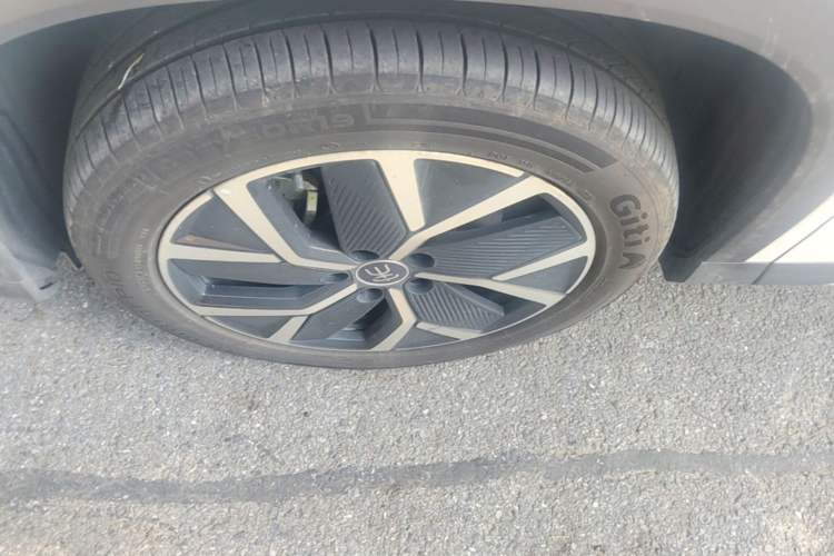 Used BYD Song L DM-i 2026 Model 200KM Superior Version Left Front Wheel Hub