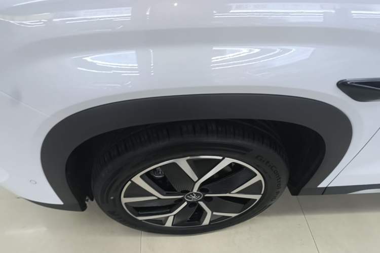Used BYD Song L DM-i 2026 Model 200KM Excellence Version Left Front Wheel Hub