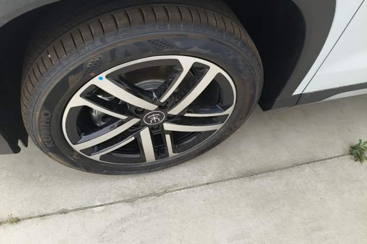 Used BYD Song L DM-i 2026 Model 130KM Superior Version Left Front Wheel Hub