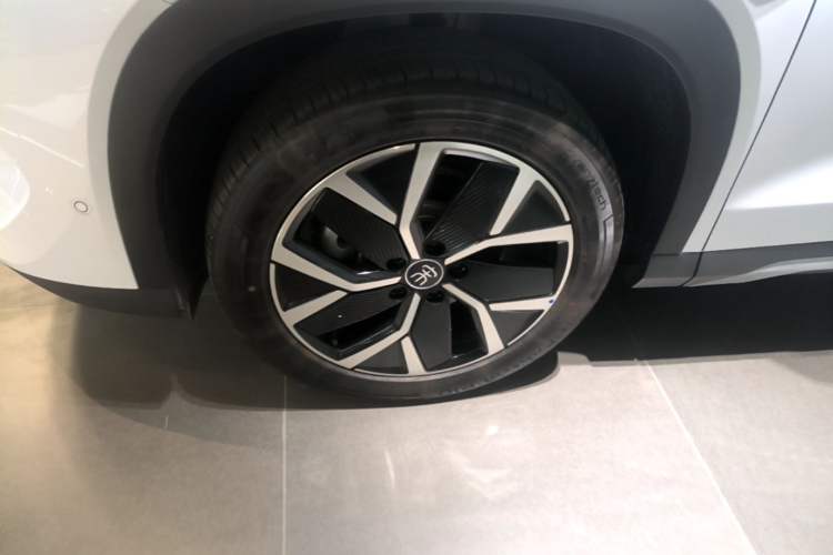 Used BYD Song L DM-i 2026 Model 200KM Superior Version Left Front Wheel Hub