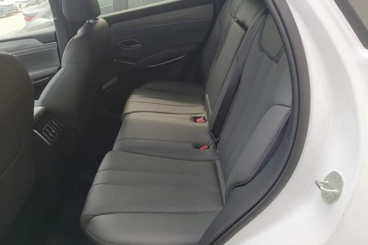Used BYD Song L DM-i 2026 Model 130KM Superior Version Left Rear Seat