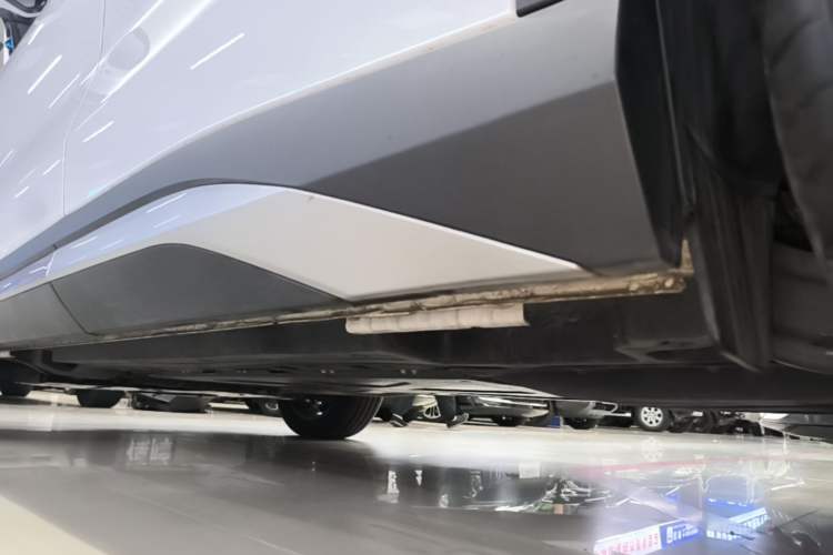 Used BYD Song L DM-i 2026 Model 200KM Excellence Version Left Side Sill