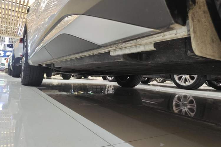 Used BYD Song L DM-i 2026 Model 200KM Superior Version Left Side Sill