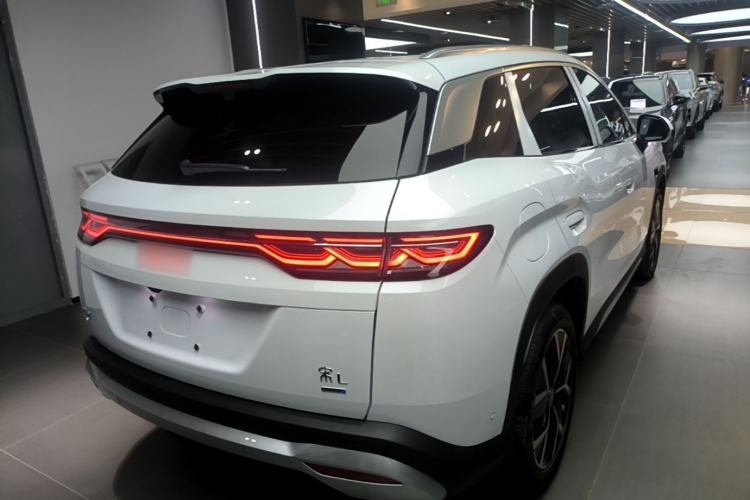 Used BYD Song L DM-i 2026 Model 200KM Superior Version Rear Right 45 Deg