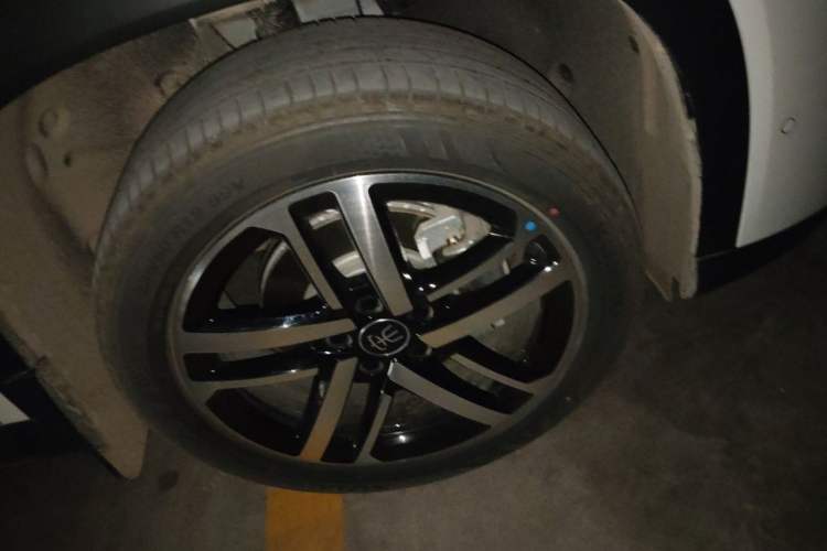 Used BYD Song L DM-i 2026 Model 130KM Superior Version Right Front Wheel Hub