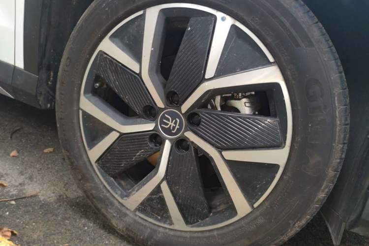 Used BYD Song L DM-i 2026 Model 200KM Superior Version Right Front Wheel Hub