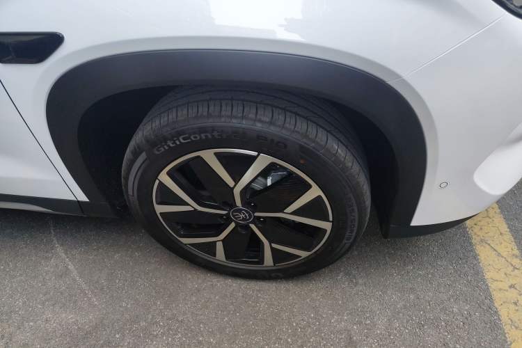 Used BYD Song L DM-i 2026 Model 200KM Superior Version Right Front Wheel Hub