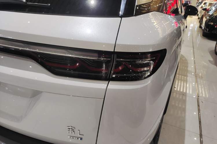 Used BYD Song L DM-i 2026 Model 200KM Superior Version Right Rear Taillight