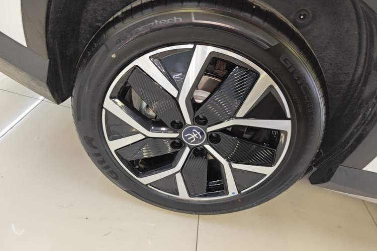 Used BYD Song L DM-i 2026 Model 200KM Superior Version Right Rear Wheel Hub
