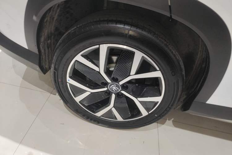 Used BYD Song L DM-i 2026 Model 200KM Superior Version Right Rear Wheel Hub