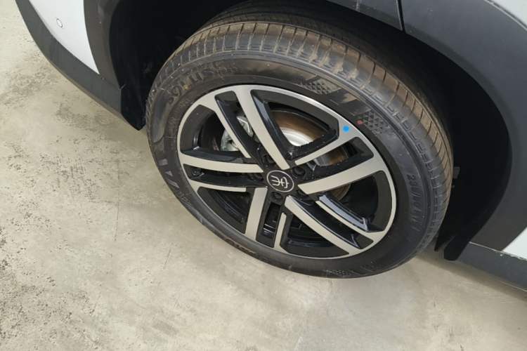 Used BYD Song L DM-i 2026 Model 130KM Superior Version Right Rear Wheel Hub