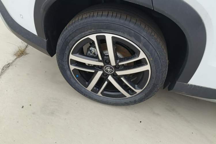 Used BYD Song L DM-i 2026 Model 130KM Superior Version Right Rear Wheel Hub