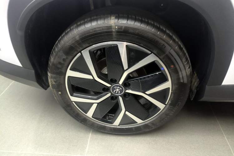 Used BYD Song L DM-i 2026 Model 200KM Superior Version Right Rear Wheel Hub