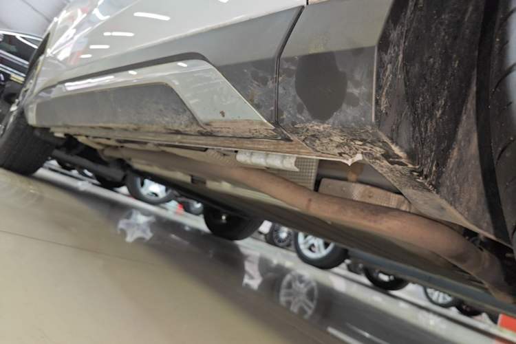 Used BYD Song L DM-i 2026 Model 200KM Superior Version Right Side Sill