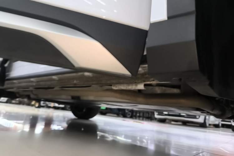 Used BYD Song L DM-i 2026 Model 200KM Excellence Version Right Side Sill
