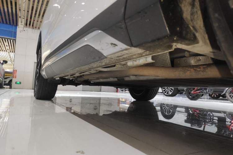 Used BYD Song L DM-i 2026 Model 200KM Superior Version Right Side Sill