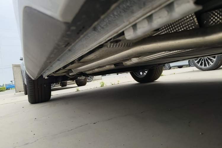 Used BYD Song L DM-i 2026 Model 130KM Superior Version Right Side Sill