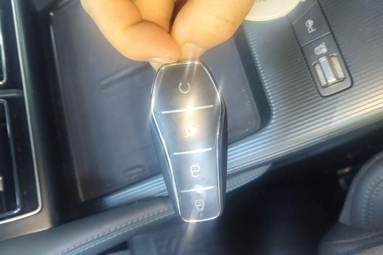 Used BYD Song L DM-i 2026 Model 200KM Superior Version Vehicle Key