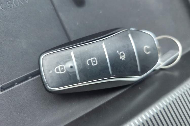 Used BYD Song L DM-i 2026 Model 200KM Superior Version Vehicle Key