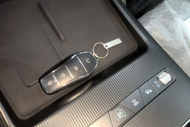 Used BYD Song L DM-i 2026 Model 200KM Superior Version Vehicle Key