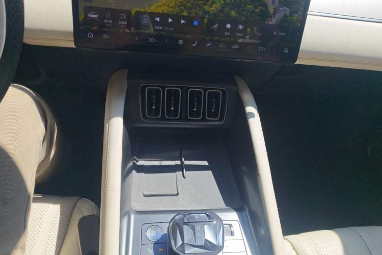 Used BYD Song L EV 2024 550km Beyond Edition Audio And AC Panel