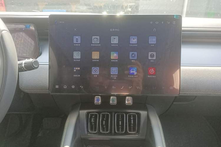 Used BYD Song L EV 2024 602 km All-Wheel-Drive Excellence Version Audio And AC Panel
