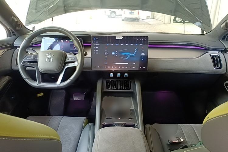 Used BYD Song L EV 2024 602 km All-Wheel-Drive Excellence Version Center Console