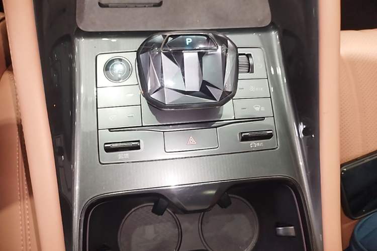 Used BYD Song L EV 2024 550 km Excellence Version Gear Lever